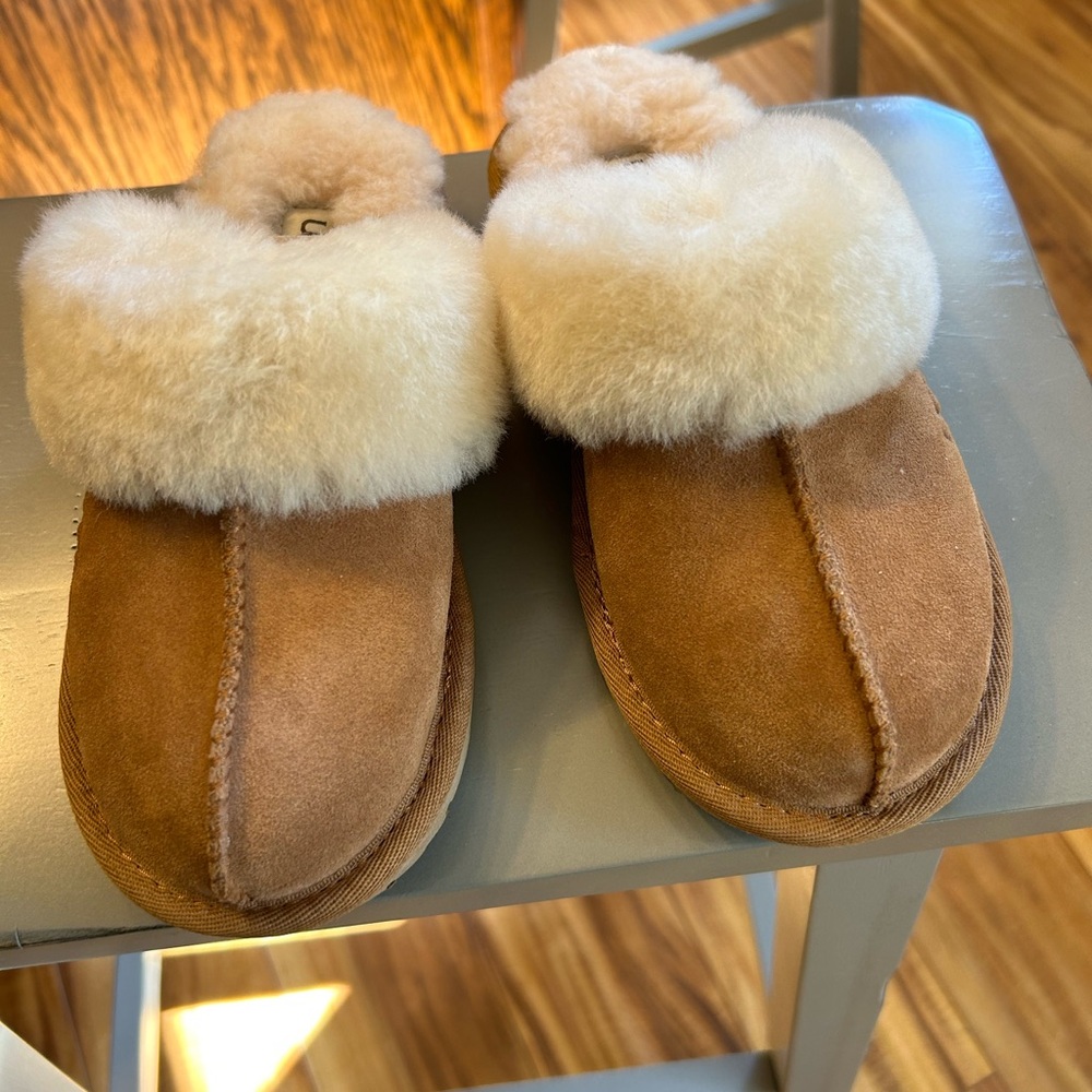 Ugg cozy II youth slippers new in box. Chestnut color size 13 youth
